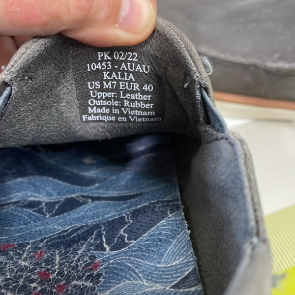 OLUKAI Slip-On (Men) size 7m
Grey leather like New Kalai style - Picture 7 of 8